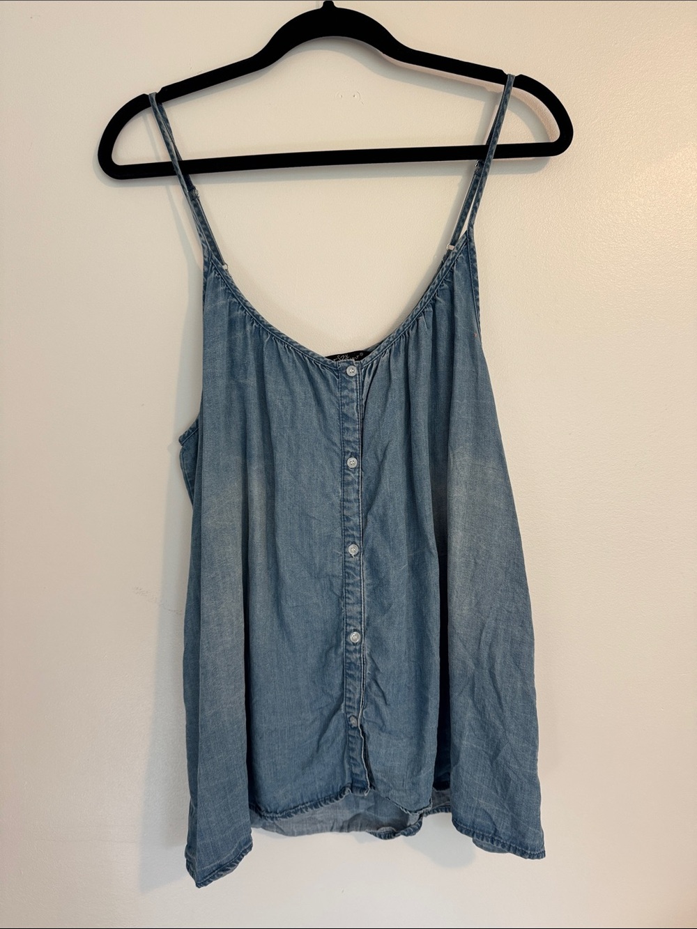 Light Blue Button-Front Denim Chambray Style Tank Top - Women